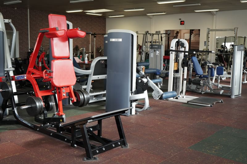 Machines de musculation guidées